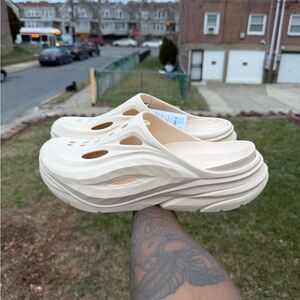 NWT UNISEX HOKA
Ora Recovery Mule